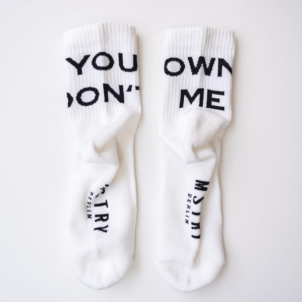 <tc>Calcetines You Don't Own Me</tc>